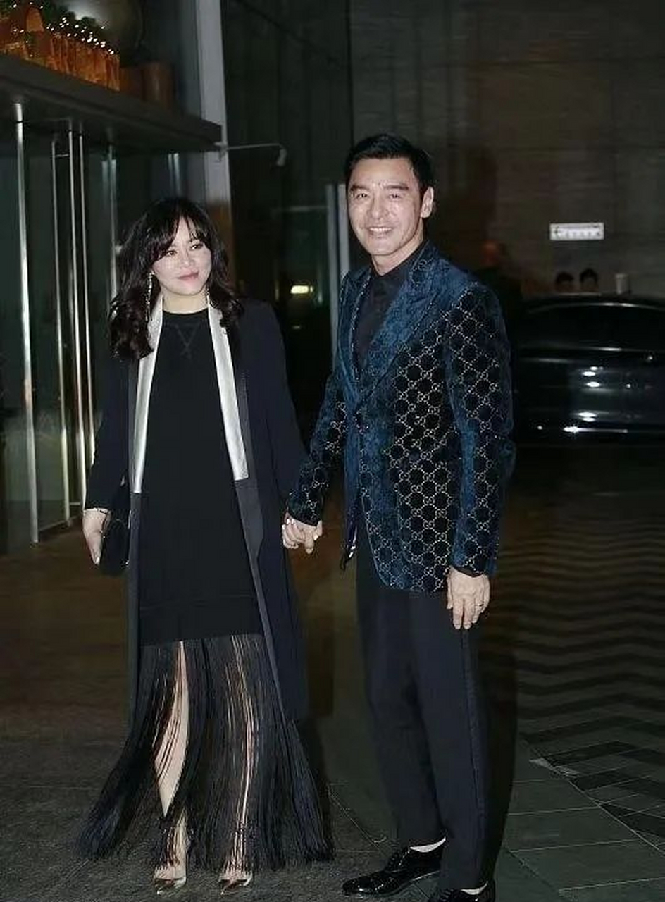 范姜素贞的气质和身材也备受赞誉,与关之琳同框不输分毫.