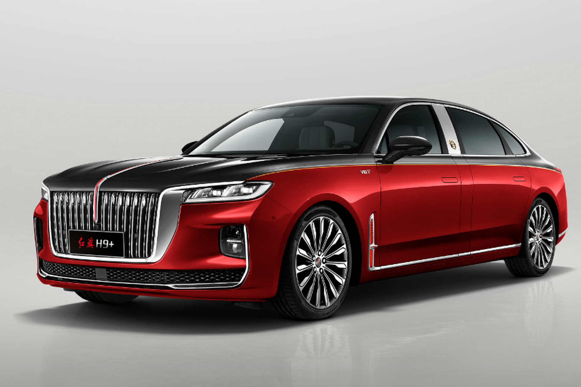 红旗h9是一款豪华轿车,舒适宽敞,适合家用.