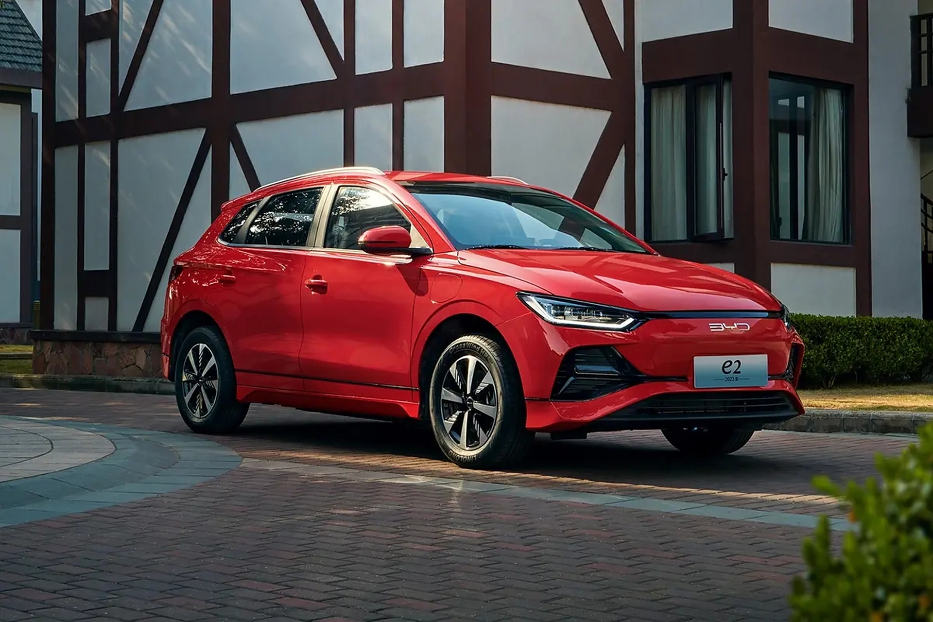 比亚迪e2在新能源汽车市场以其续航里程,时尚设计和丰富配置脱颖而出