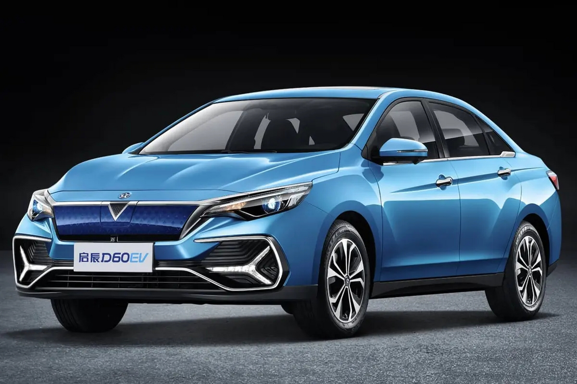 启辰d60ev外观时尚,内饰简约舒适,驾驶舱配备10英寸触摸屏.