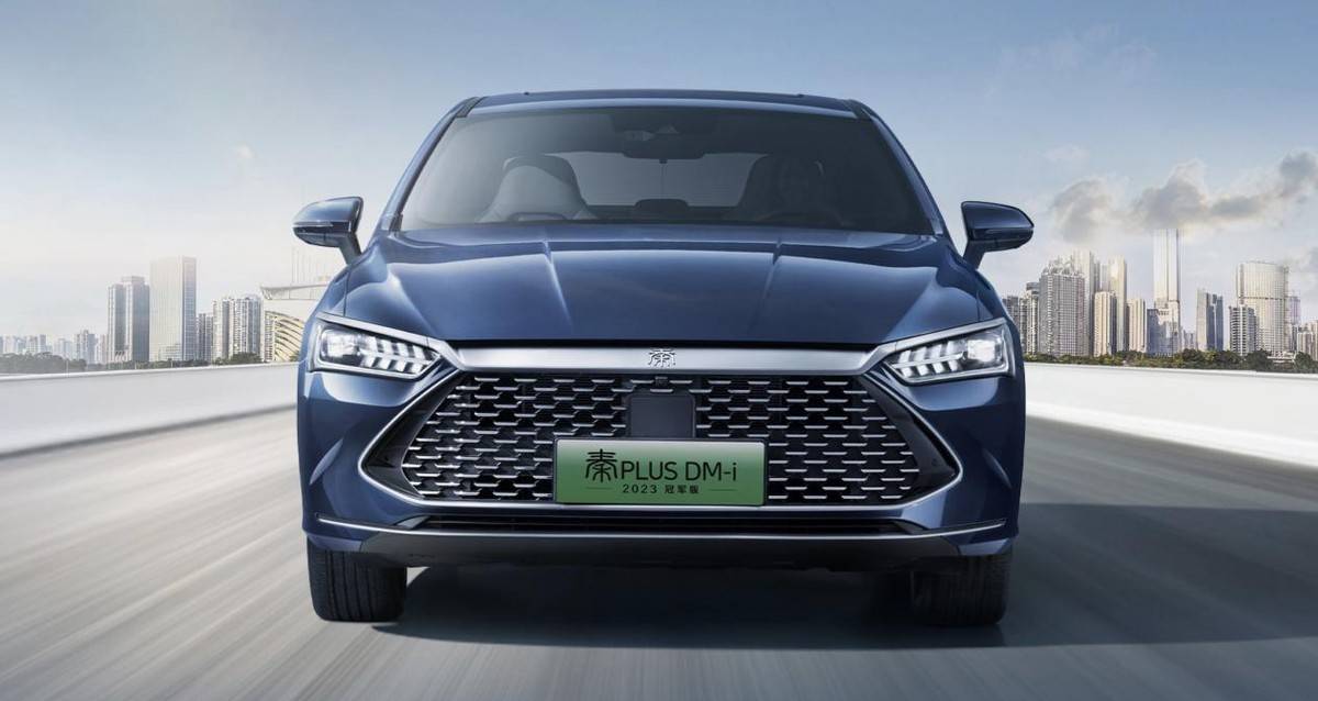 2024年比亚迪开年就出王炸?秦plus售价7.98万可油可电