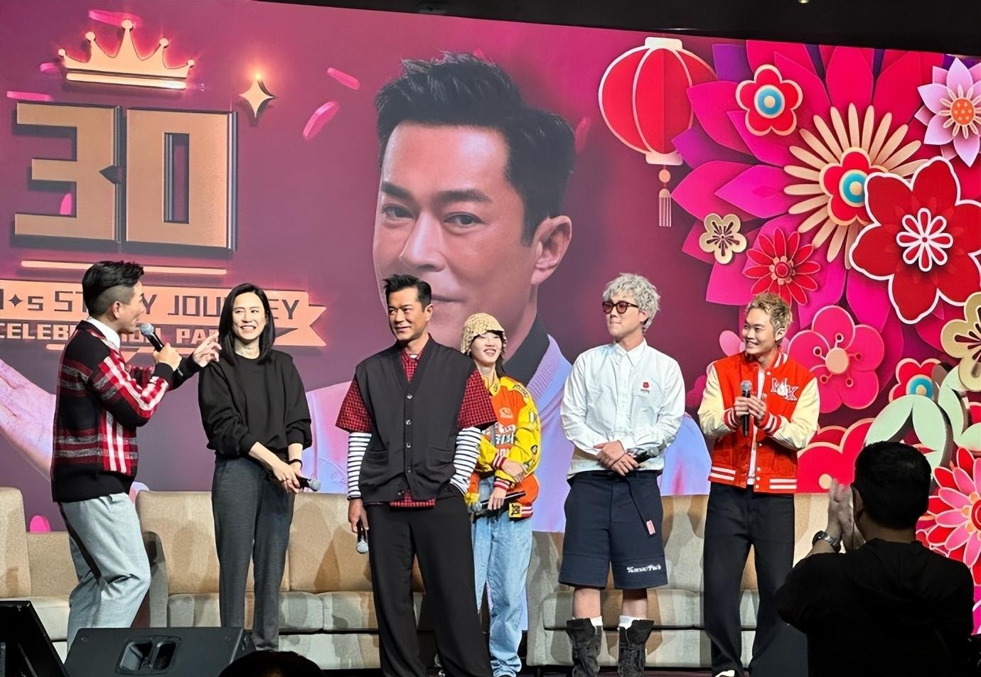 古天乐开派对庆入行30年!公司旗下艺人齐祝贺,当面称宣萱是家人