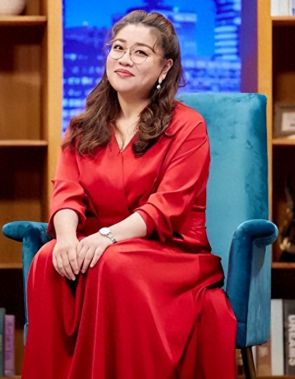 蒋诗萌,英国籍演员,在24年春晚小品表演被万人批评,却还是走红