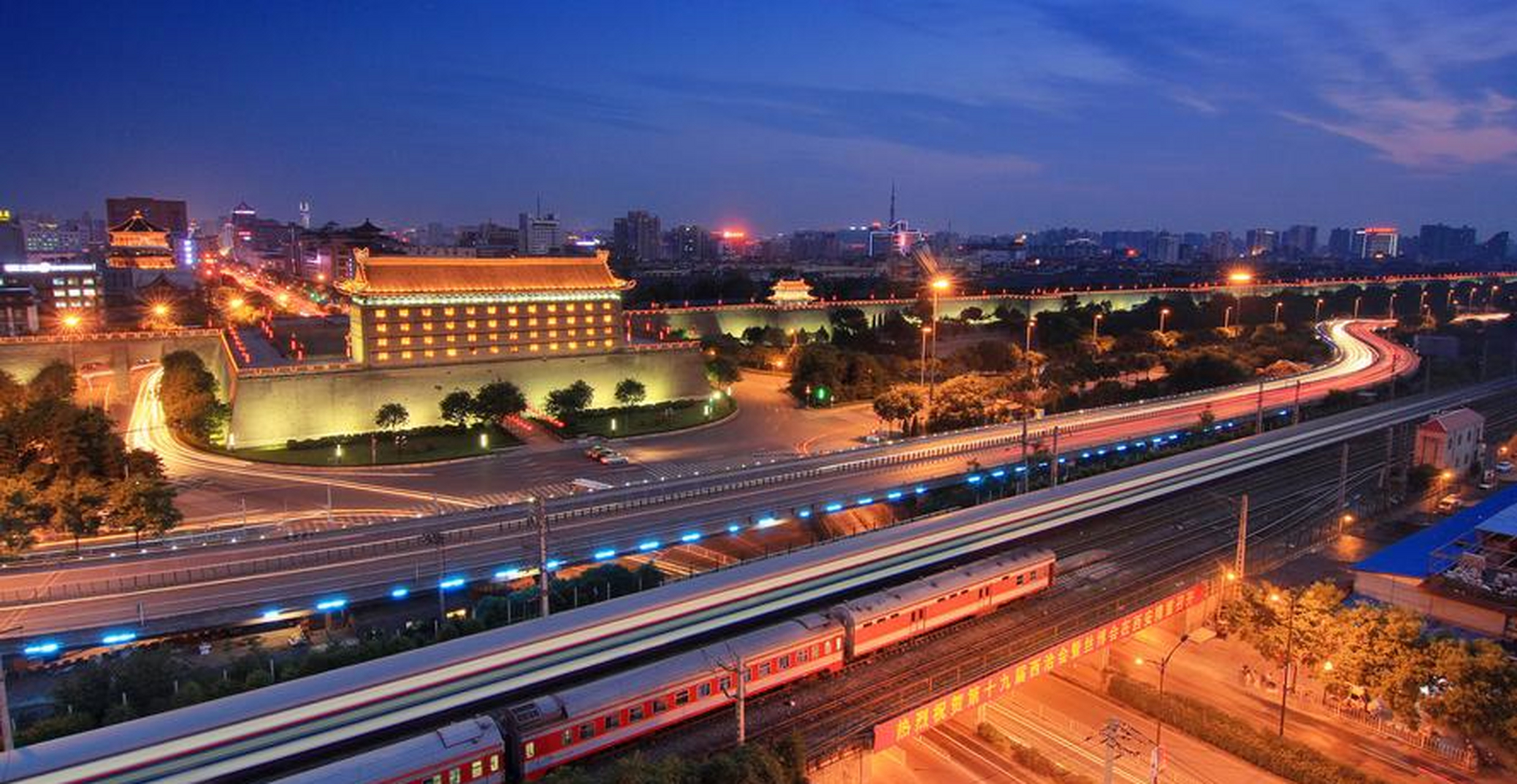 咸阳作为陕西省的重要城市,拥有三个开发区和县城,各自发挥独特优势.