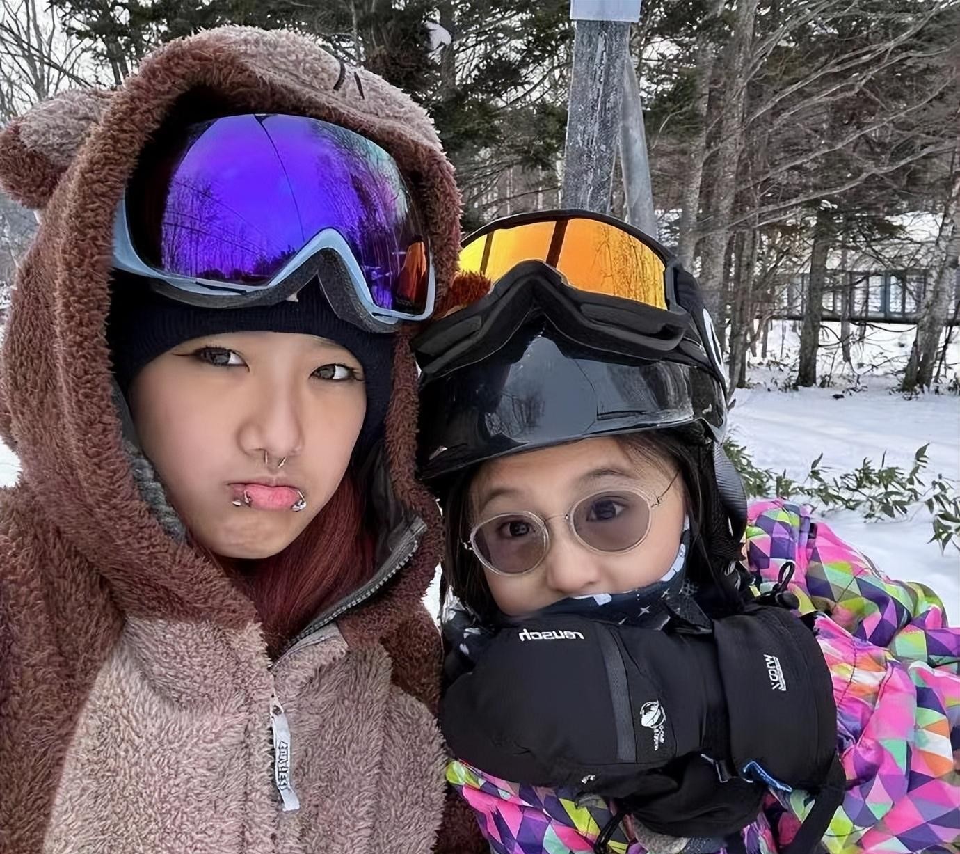 贾静雯女儿梧桐妹长大,戴各种环,老母亲表示支持,网友:不妥