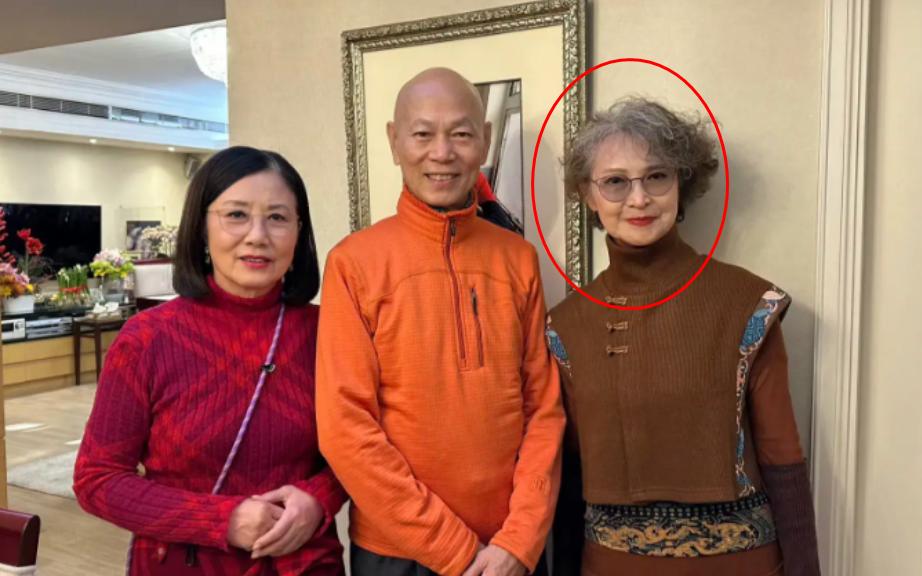 71岁赵雅芝和76岁汪明荃对比,扮嫩的尴尬和优雅老去一目了然