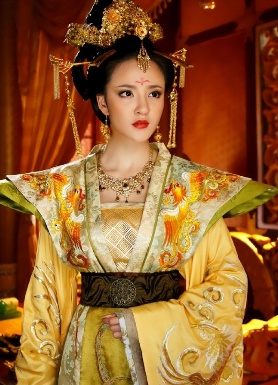 网友对她的回应反应不一,有的质疑和嘲讽,有的表示同情.