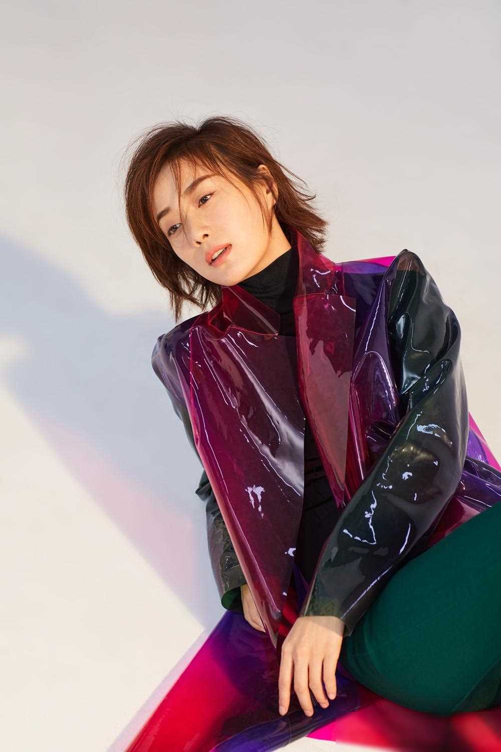 她14岁上春晚,4次改名也没火,男友花9亿娶李小冉