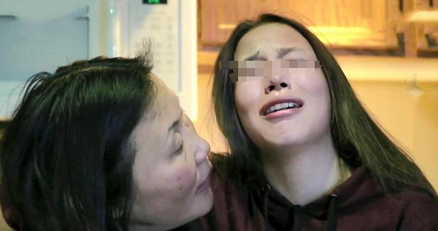 撒谎被男友打得嚎啕大哭