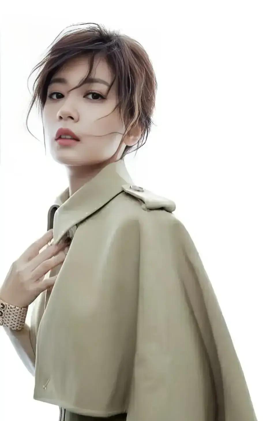 贾静雯算不算顶级大美女?看她和林心如 高圆圆的合照就知道了