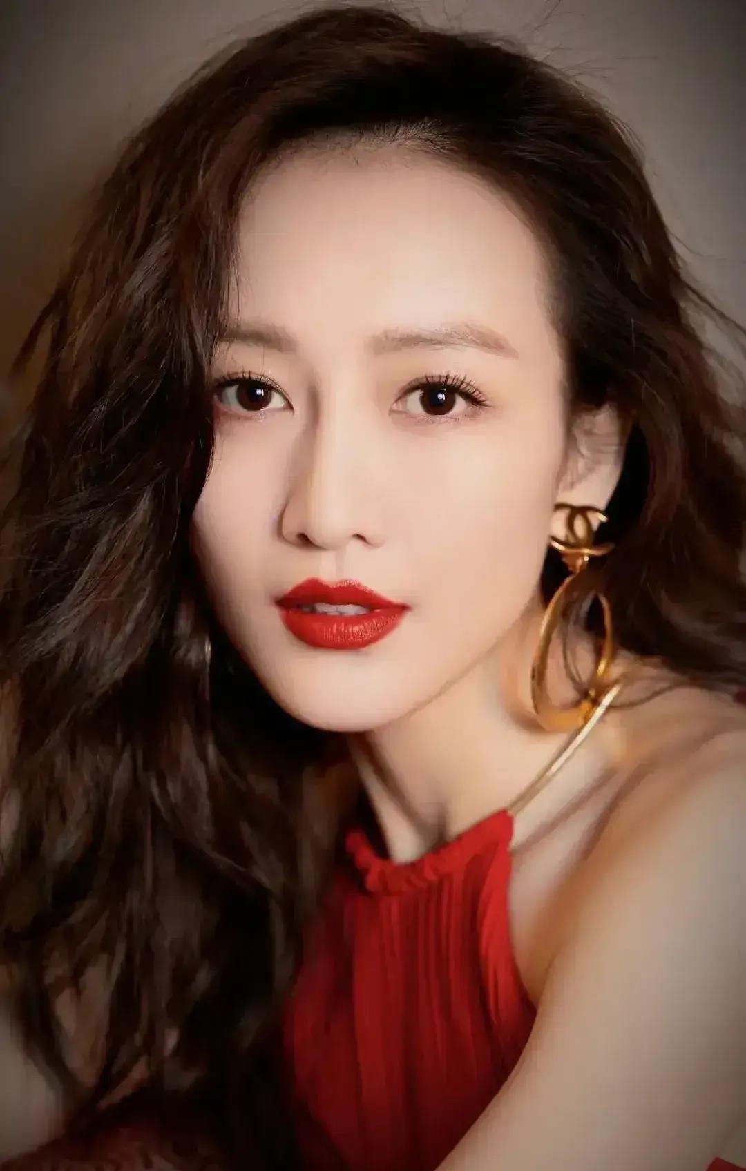 王鸥算不算顶级大美女?看她和张柏芝瞿颖等人的合照就有答案了