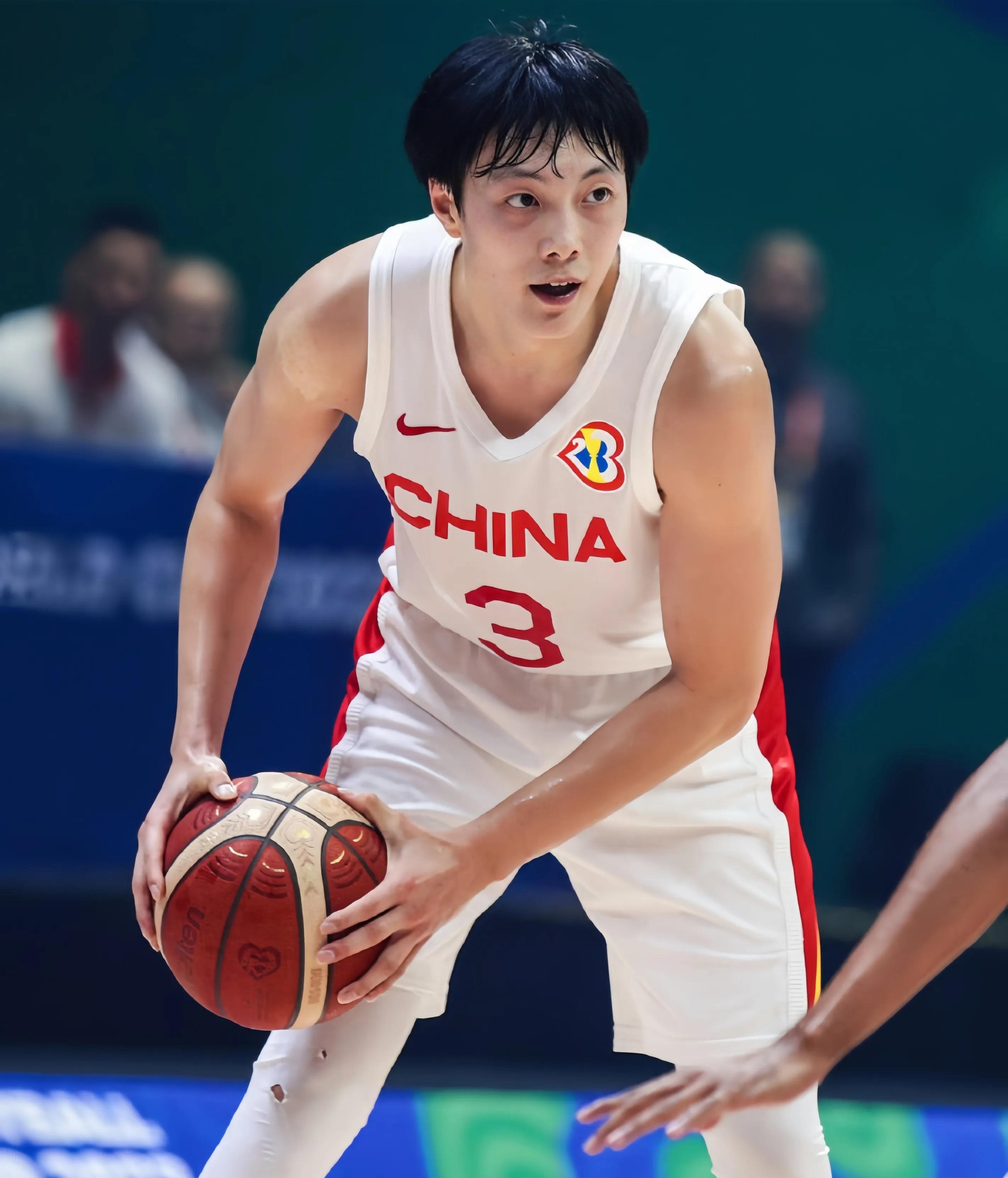 中国男篮公布球衣号!沙拉木穿回23号,胡明轩3号,核心阵容确定