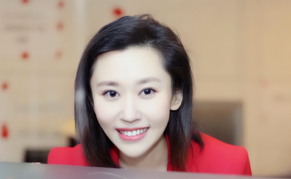 春节加班无休?央视新闻主播王音棋连续播报引热议,排班表被质疑