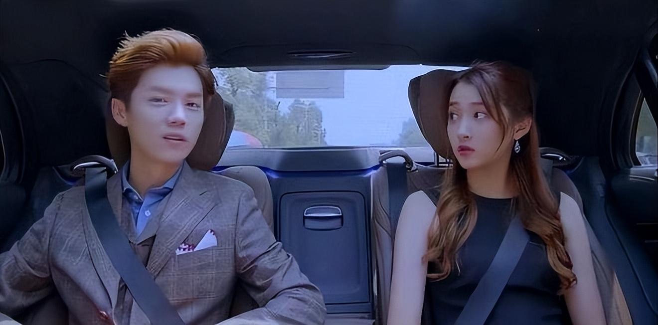 "爱情长存:明星情侣鹿晗与关晓彤七年恋情的坚守与甜蜜"