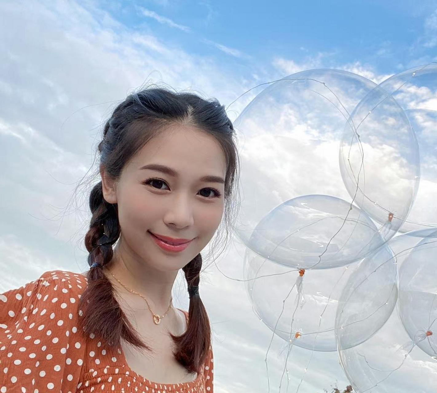 杨秀惠是香港知名女星,她因解约遭受巨额损失,但近年来转行从事圈外