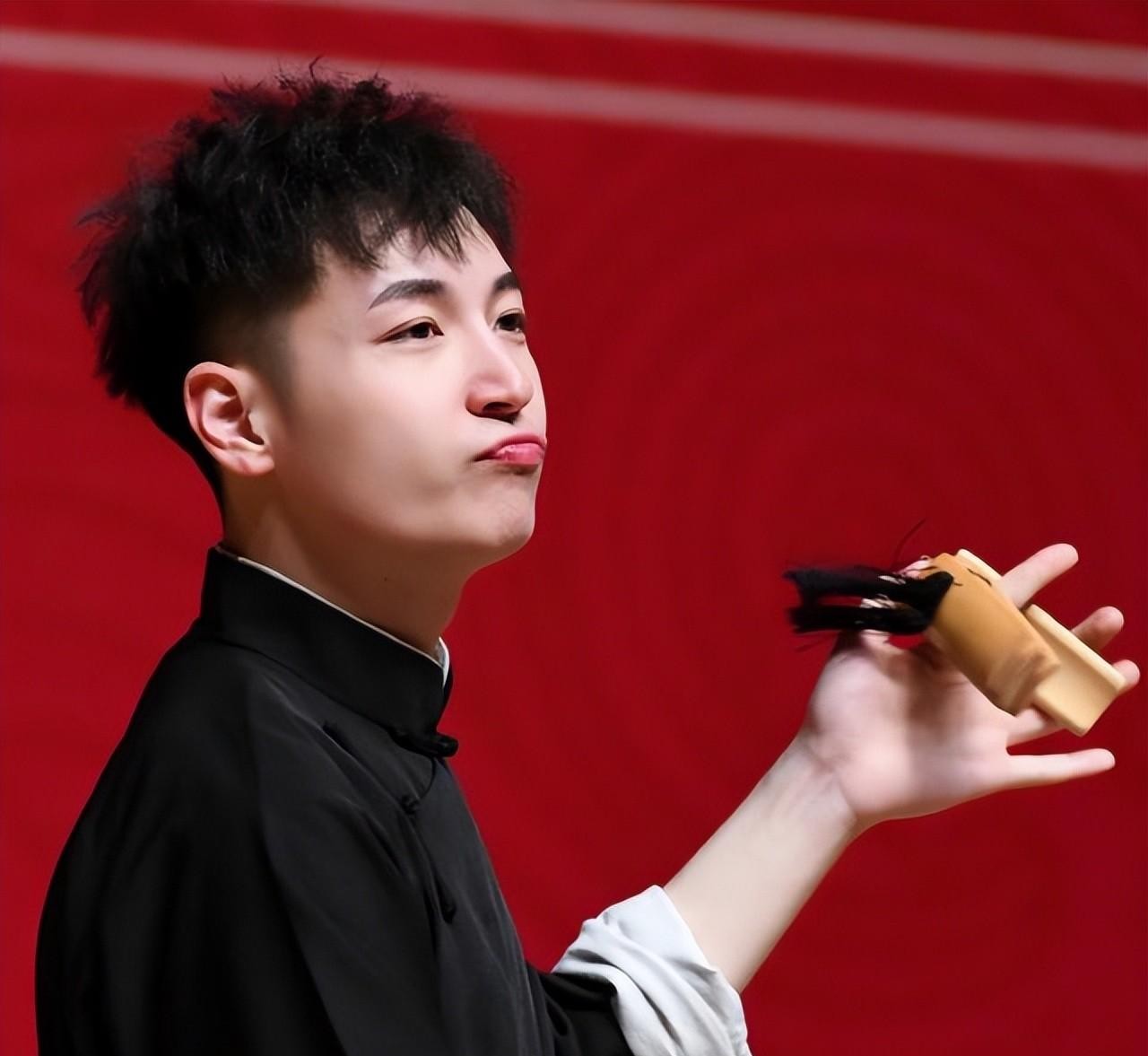 德云社笑料制造者王九龙的幽默表演与未来展望