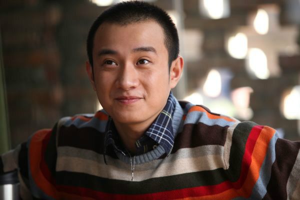 39岁文章头发花白,前妻马伊琍参加米兰时装秀,两人境况差距明显