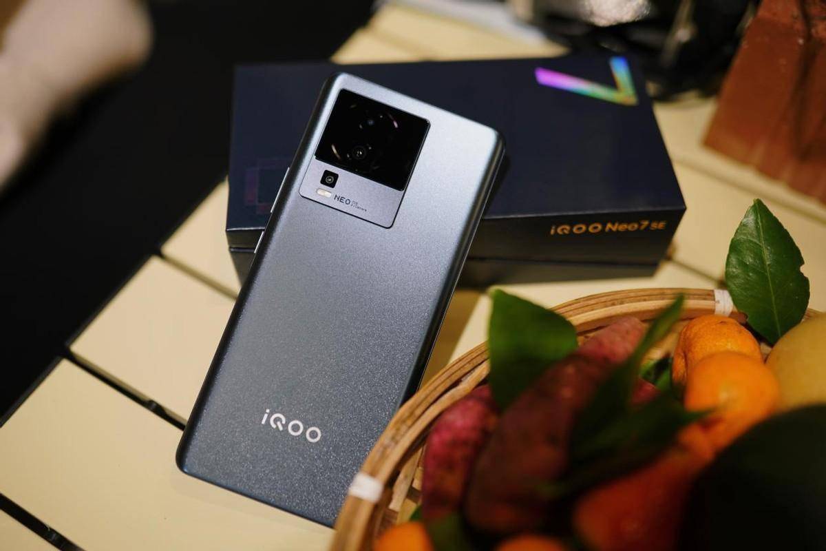 vivo iqoo .@穆风聊数码的动态