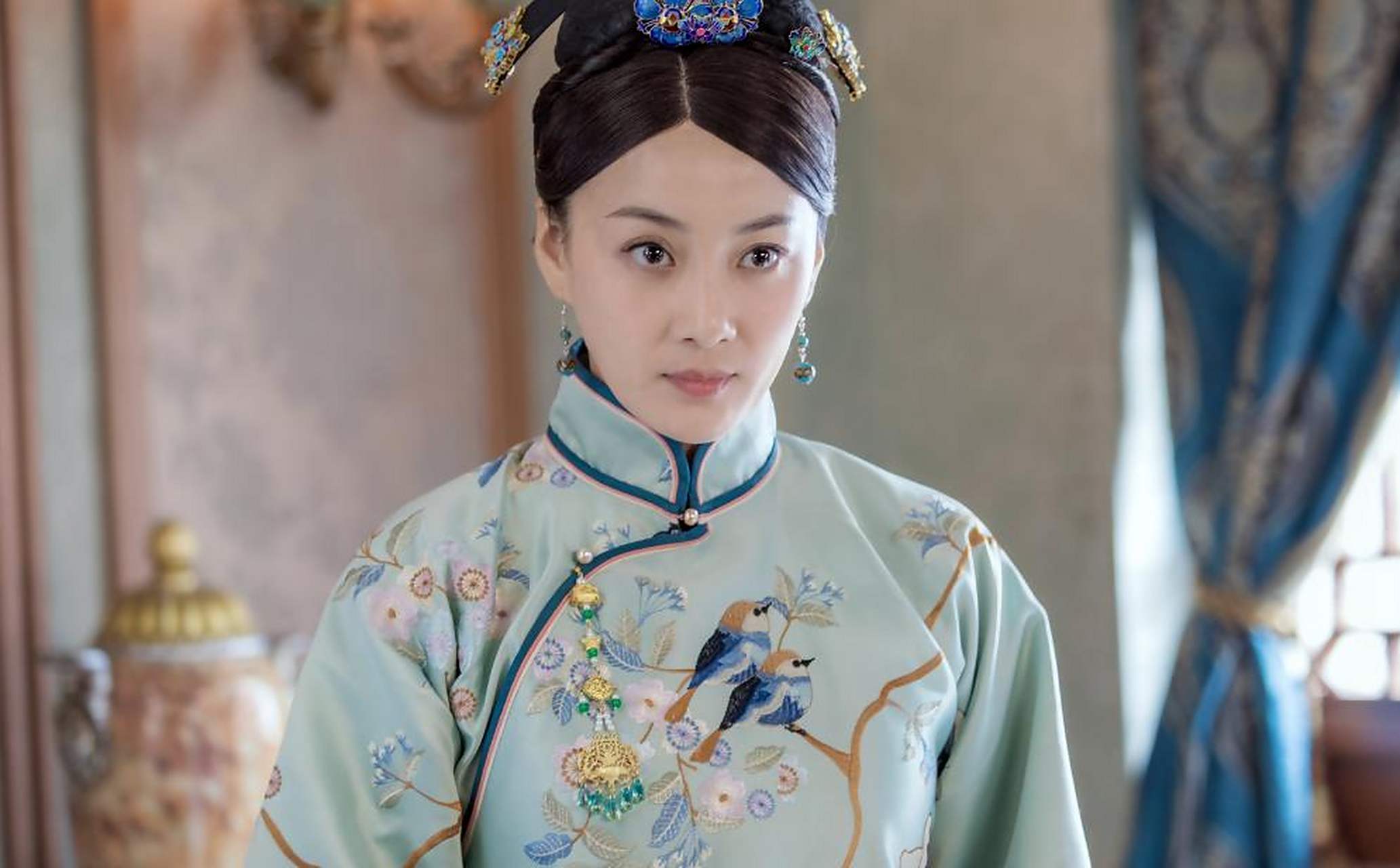 在娱乐圈的波折中,徐梵溪凭借坚韧与才华成为实力派演员.