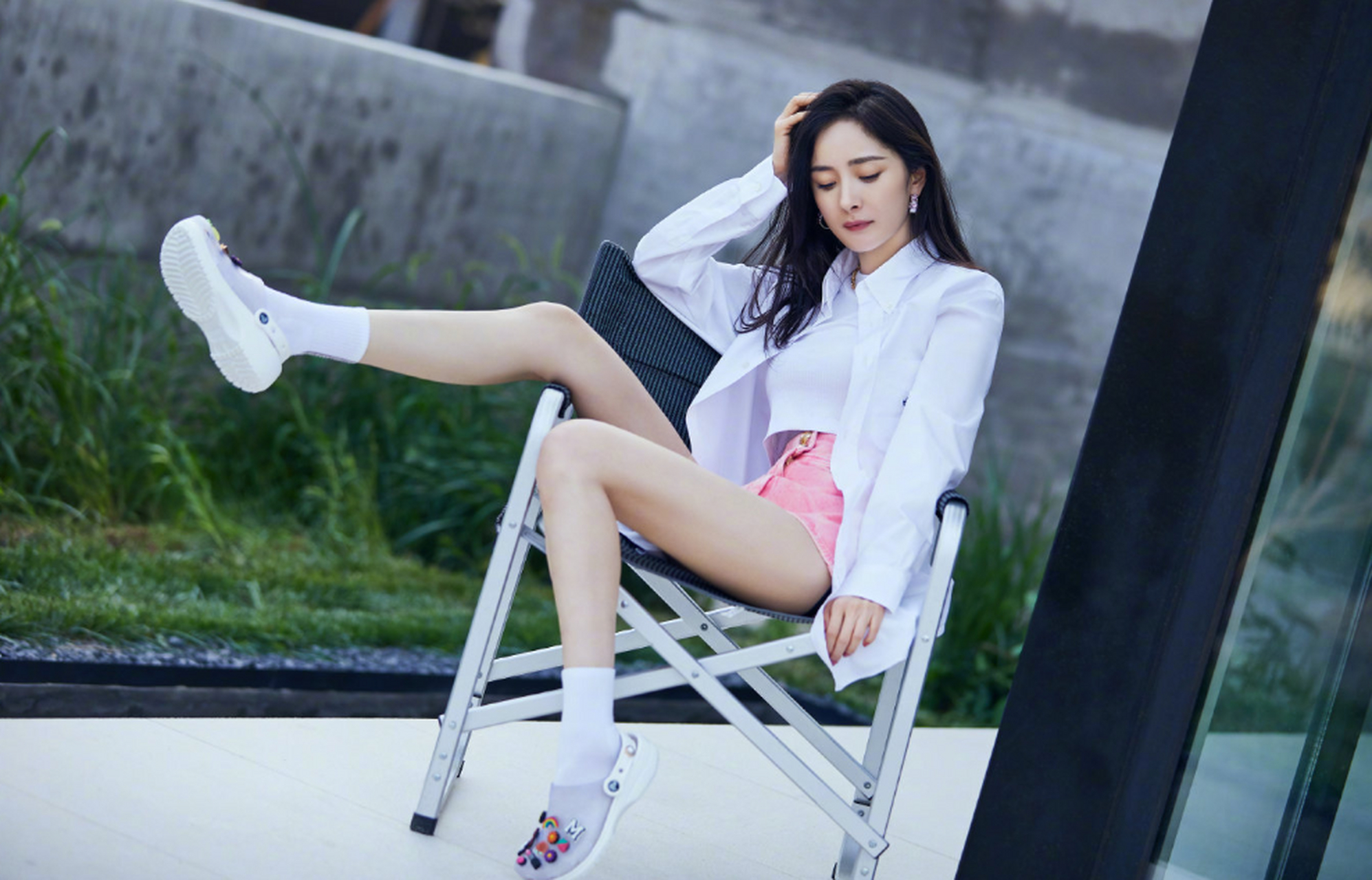 杨幂的"麻花腿"坐姿备受瞩目,背后是她的不懈努力和专业训练.