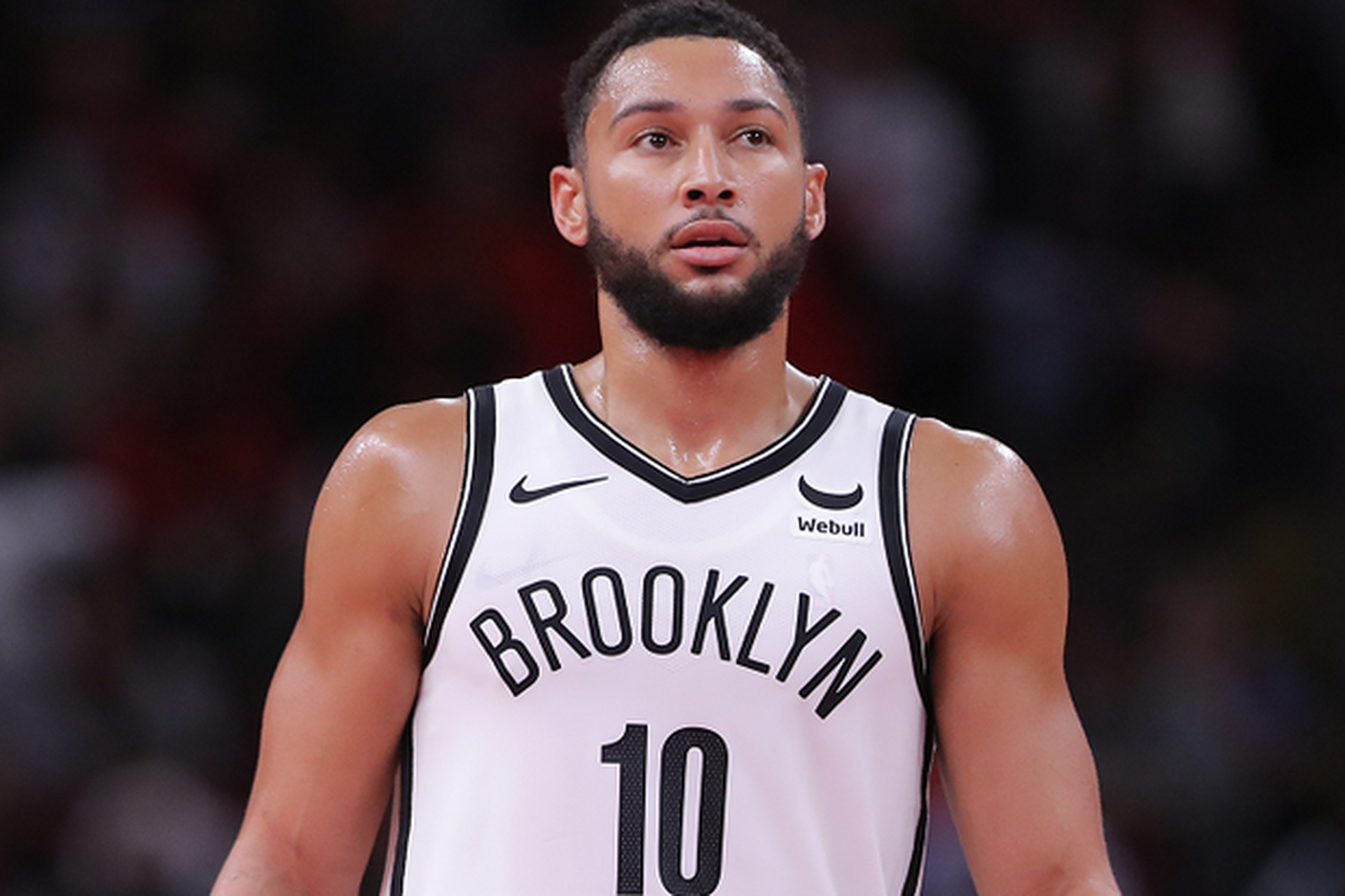 克拉克斯顿是球队的亮点,而西蒙斯因态度问题前途未卜.