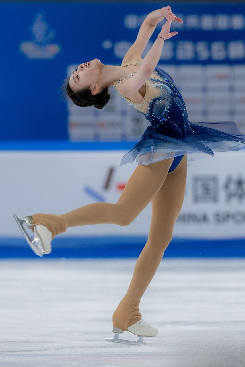 陈虹伊花样滑冰赛场历经挑战,伤病与年龄成为回归阻碍.