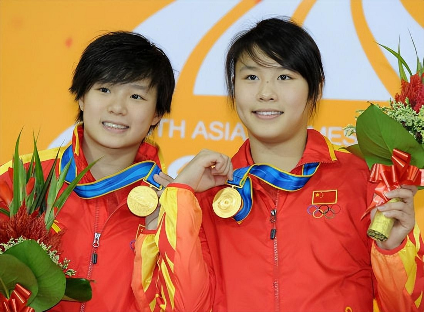 她的故事激励着更多人勇敢追梦.[原文:坎坷与辉煌:施廷懋的跳水.