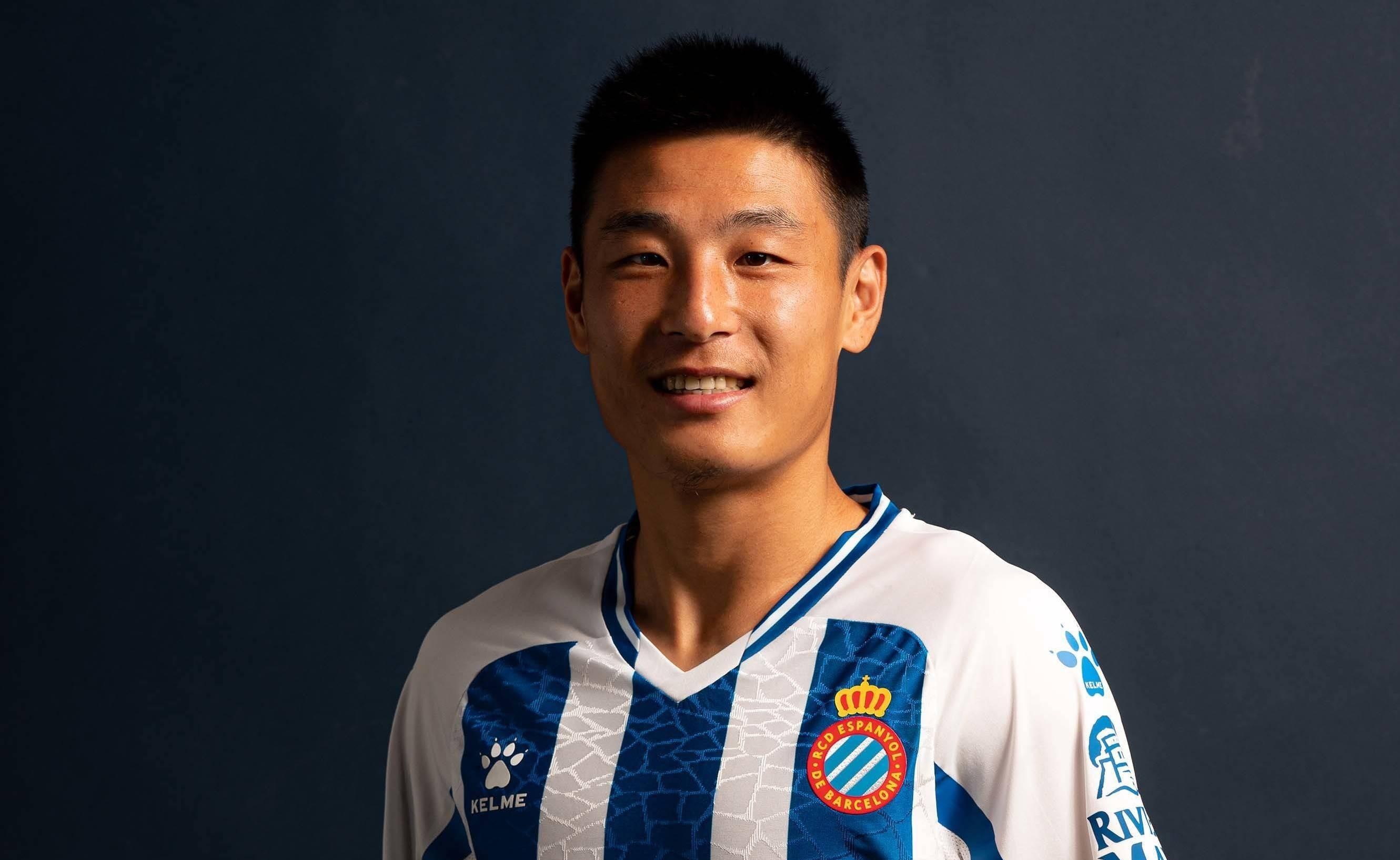 武磊第四次获中国金球奖,这是他个人的荣耀,也是中国足球的悲哀