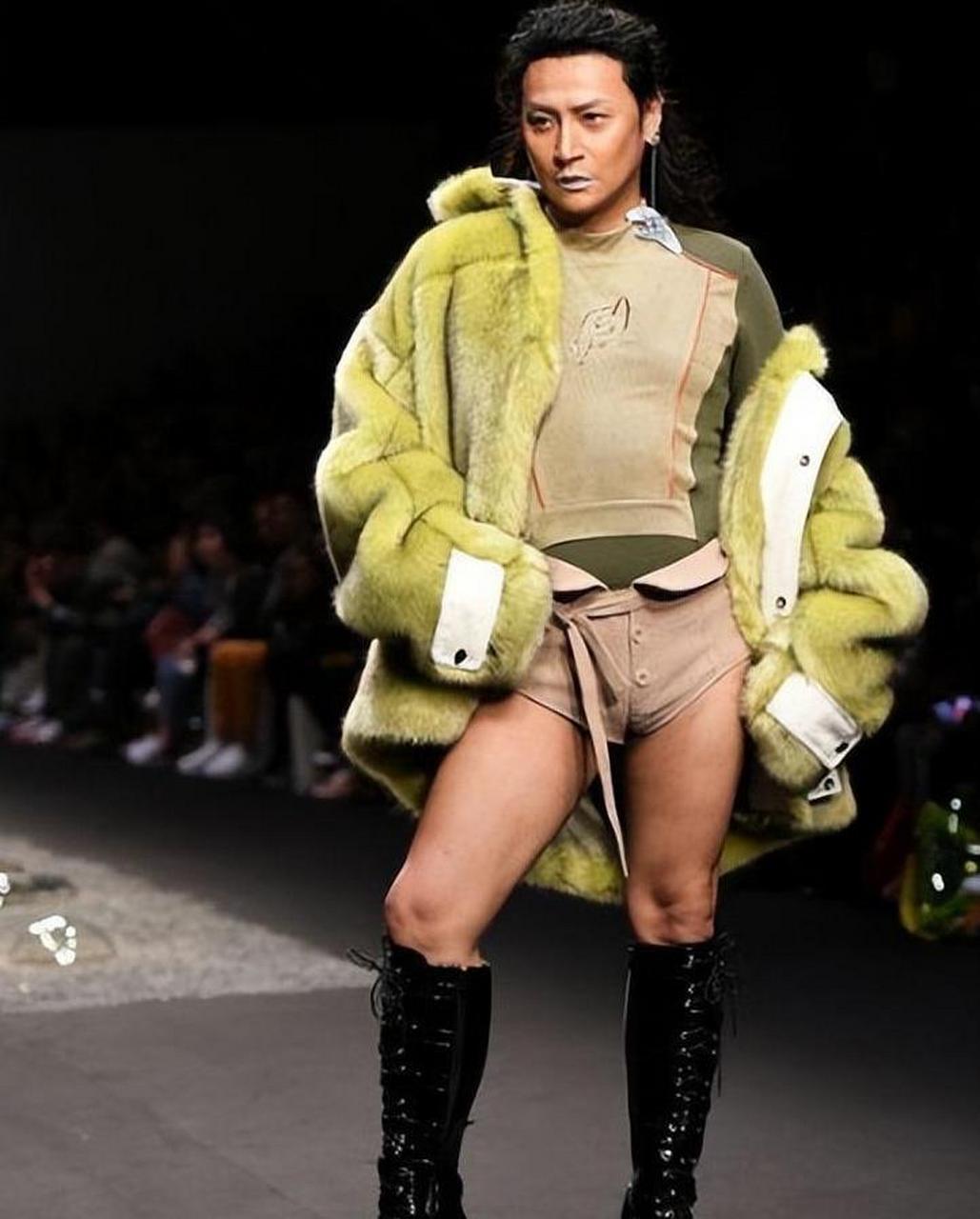 得体的着装在职场,会议等场合至关重要,不当的穿着会影响未来发展.