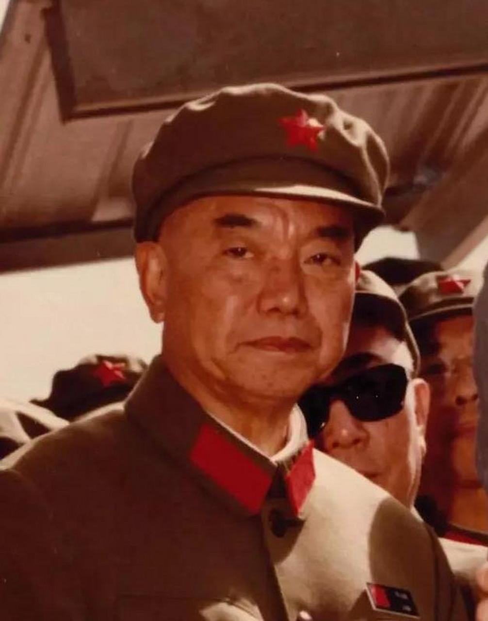 《浴血罗霄》获茅盾文学奖,儿子萧星华也是少将.