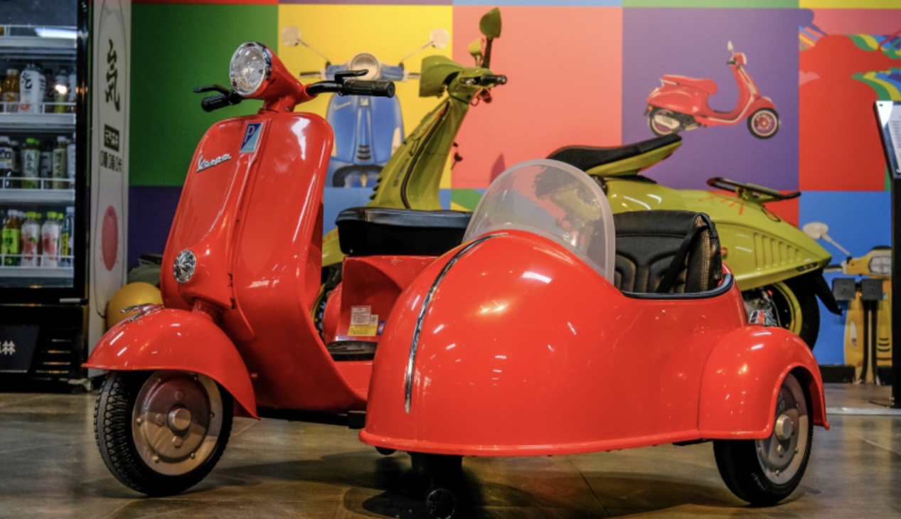 699元就能把vespa 946带回家?儿童电动玩具车,新年送礼新选择!