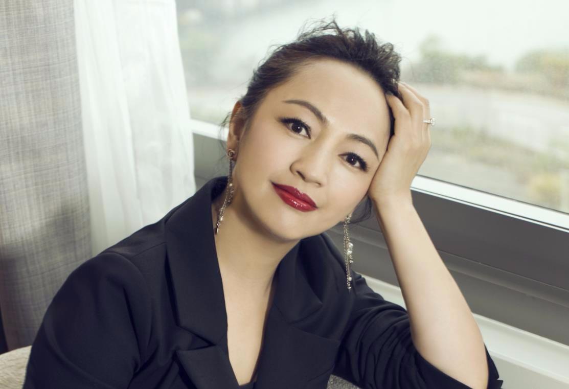 罗海琼:37岁嫁给华谊总裁,婚后连生两女,如今51岁现状如何?