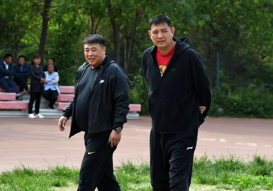 徐长锁输给王晗,山东男篮即将宣布,巩晓彬跟老哥们一起出席