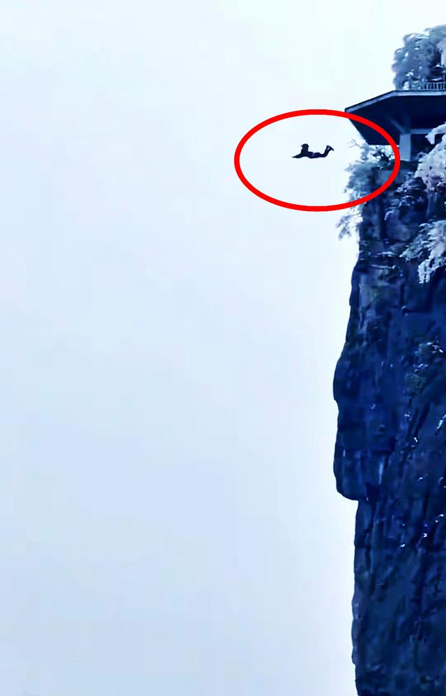 突发!湖南张家界天门山跳崖事件引关注,目击者称逝者果断决绝