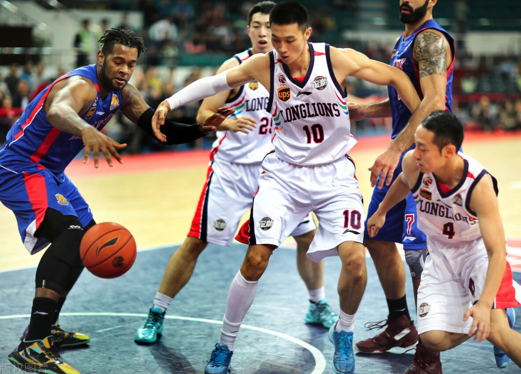 广东宏远篮球队面临外援困境,总经理朱芳雨引援受阻.