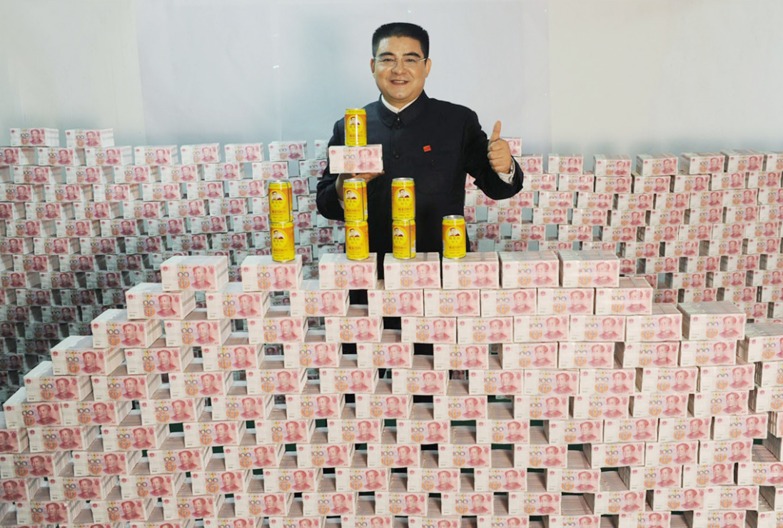 他把现金堆成山,高调捐款20亿后"消失",如56岁陈光标过得怎样