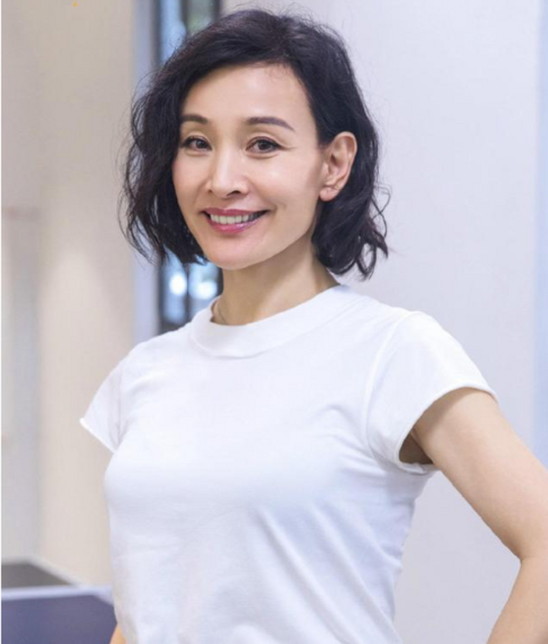尊龙,亚洲第一美男子,感情之路充满曲折,与陈冲的感情告急后,他选择