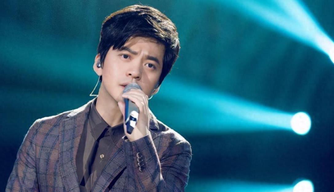 歌曲《传奇》的背后:李健和小贝壳,是如何把婚姻过成"传奇"的