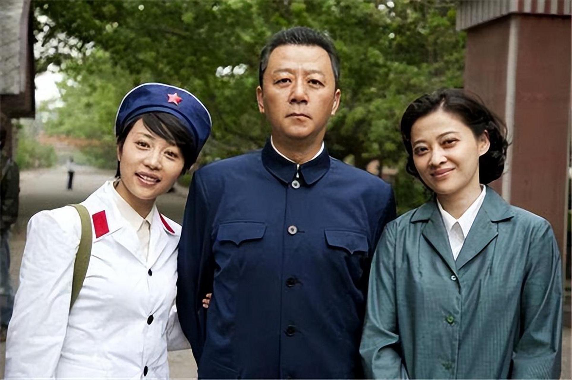 张龄心,实力派演员,不仅是性感小妖,还是演员张伐的孙女,导演扈耀之的