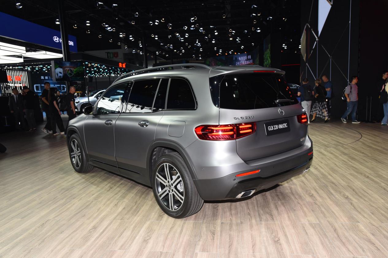 26.49万买7座大奔suv,双天窗 2.0t,面子里子都有