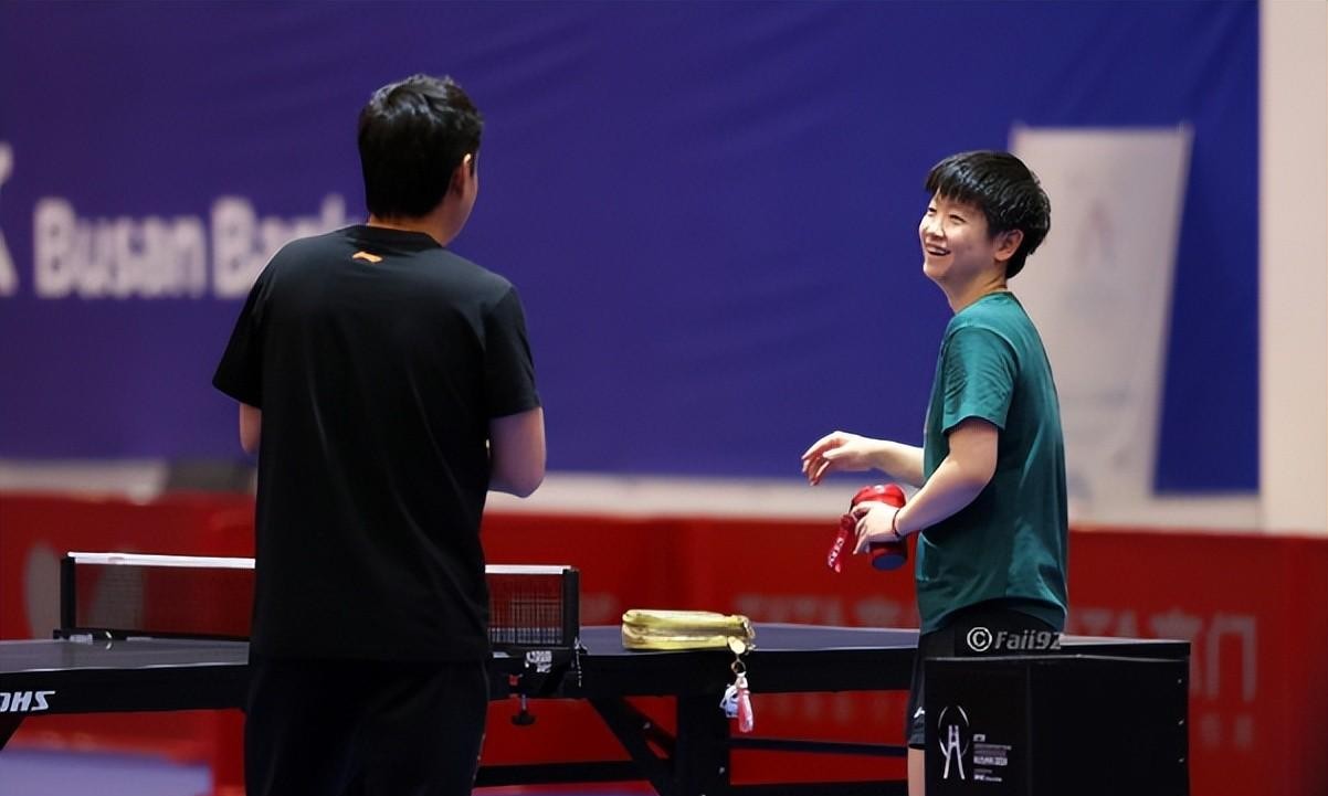 孙颖莎与小豌豆同框,两个小可爱有很多相似之处,网友羡慕邱贻可