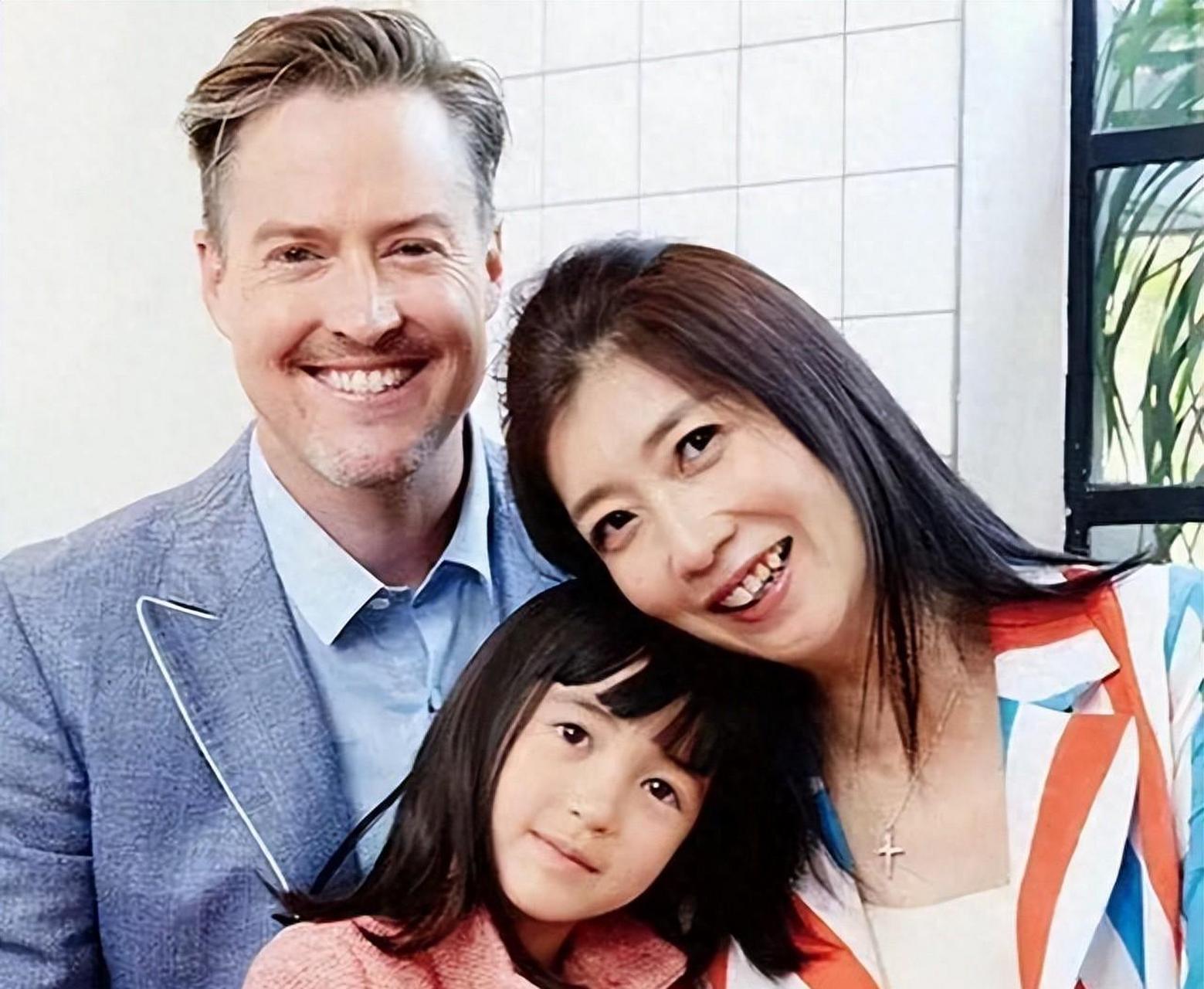 夏克立和黄嘉千曾拥有美满家庭,但婚姻破裂后陷入纷争.