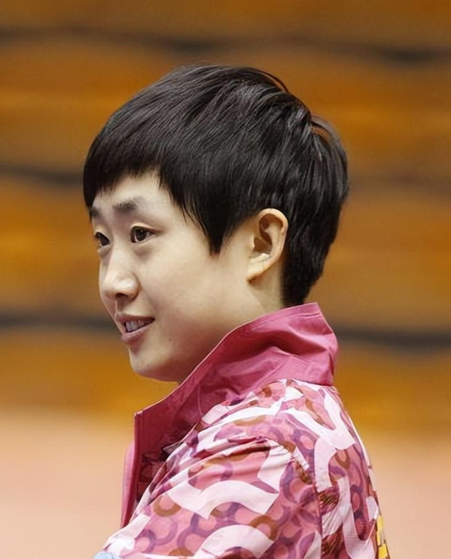 世界冠军冯天薇:进入新加坡国籍,战胜张怡宁,现今成人生赢者