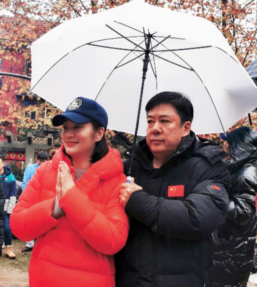 回顾演员张潮:再婚娶小20岁娇妻62岁又做父亲,大女儿是知名演员