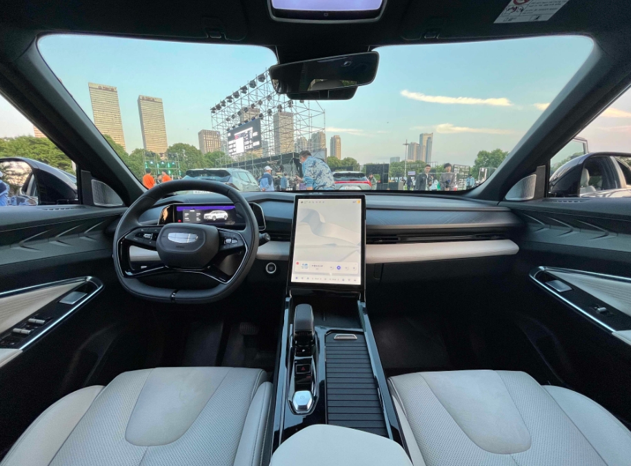 吉利博越cool 外观时尚 空间宽敞舒适