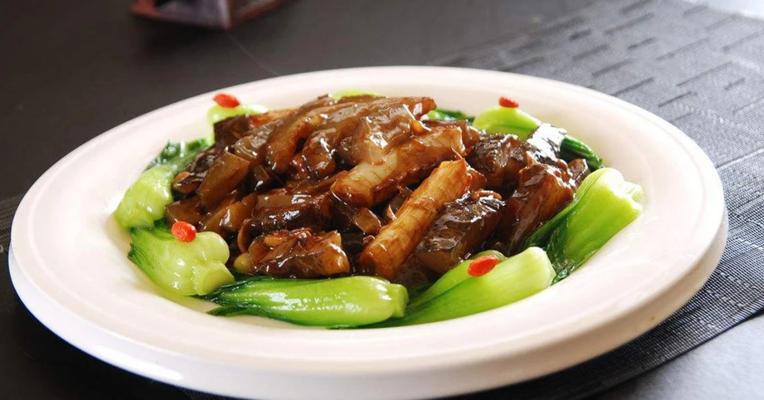 探寻美食之旅,带你解锁葱烧海参的奥秘!鲜美口感,丰富营养等你来发现.