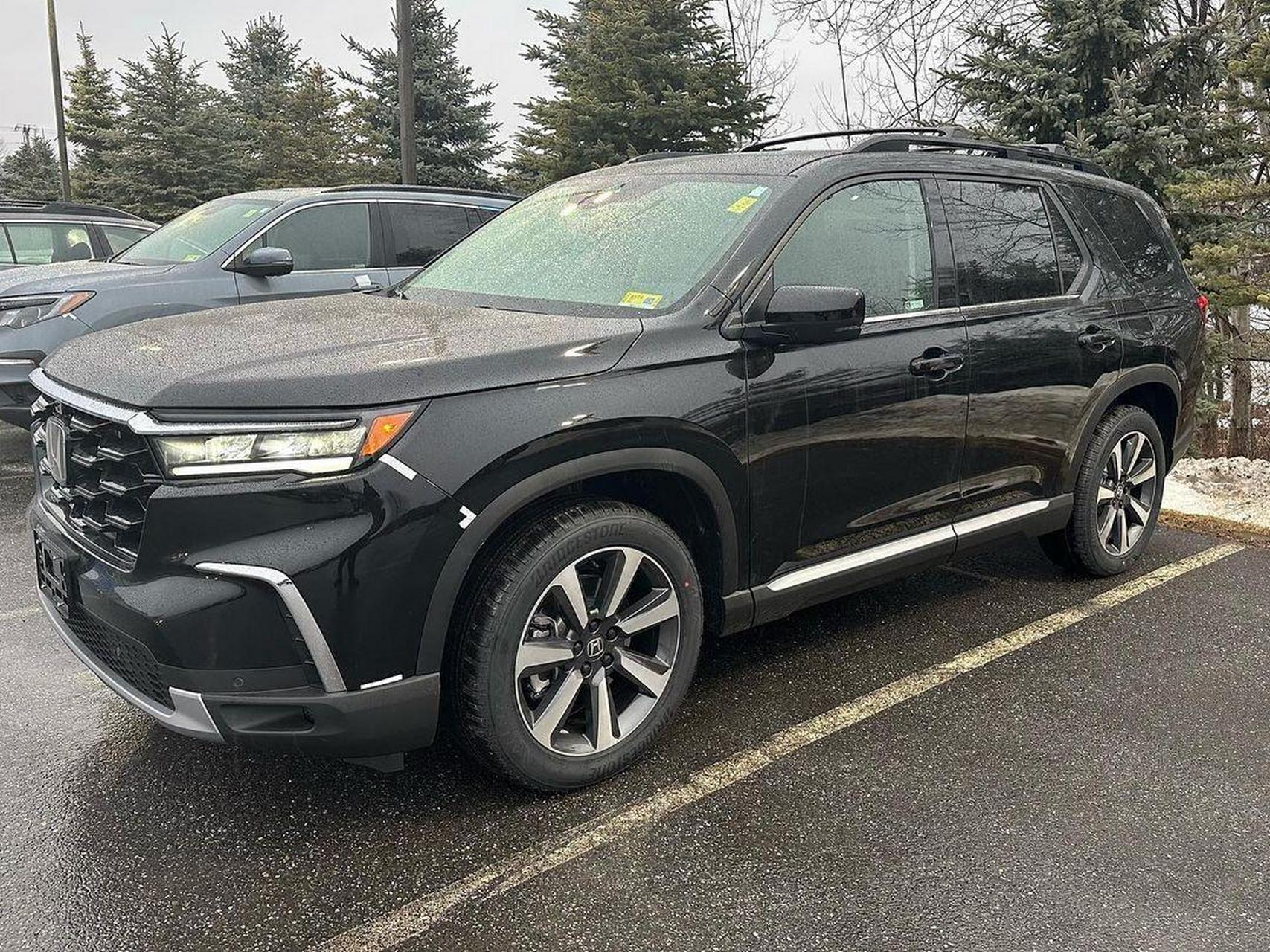 本田pilot是款北美主供的7座suv,车身尺寸大,搭载v6发动机.