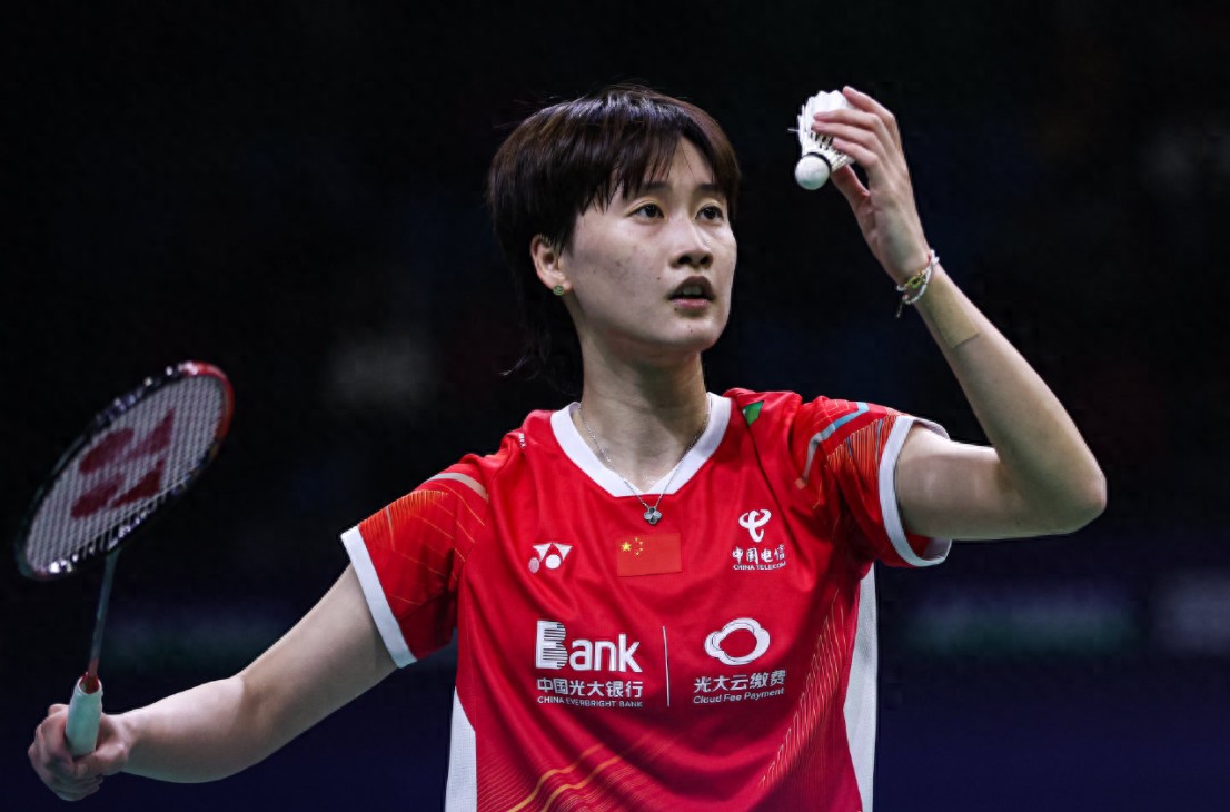 陈雨菲拒绝爆冷!带伤逆转晋级,教练叫何冰娇不要同情,梁王险胜