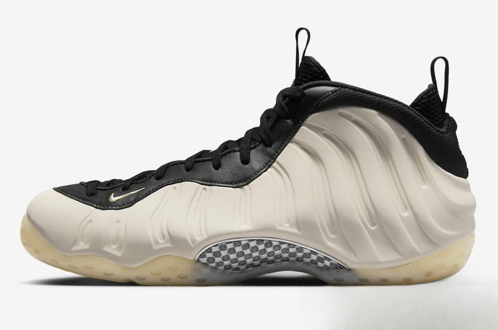 新款nike喷泡鞋亮相,简约高级引爆潮流!