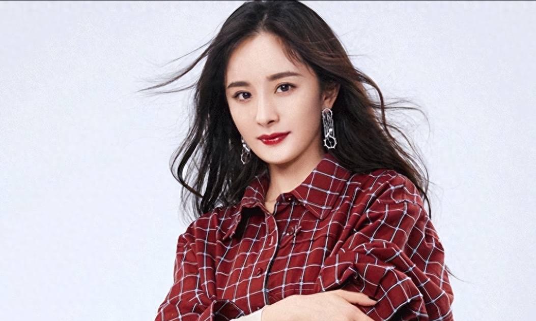 杨幂竟任北电考官,引发很大争议,粉丝公开力挺,有人却强烈质疑